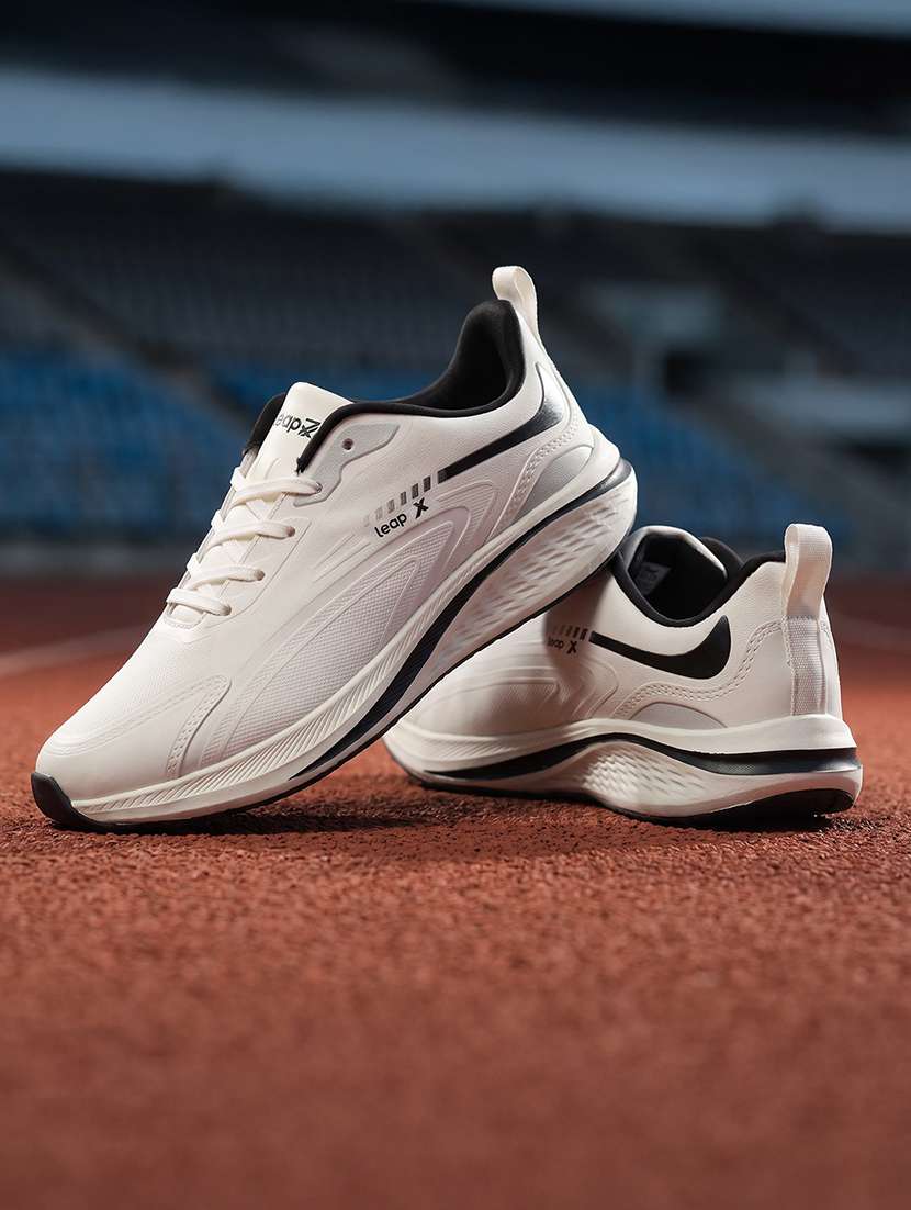men white lace up sport shoe