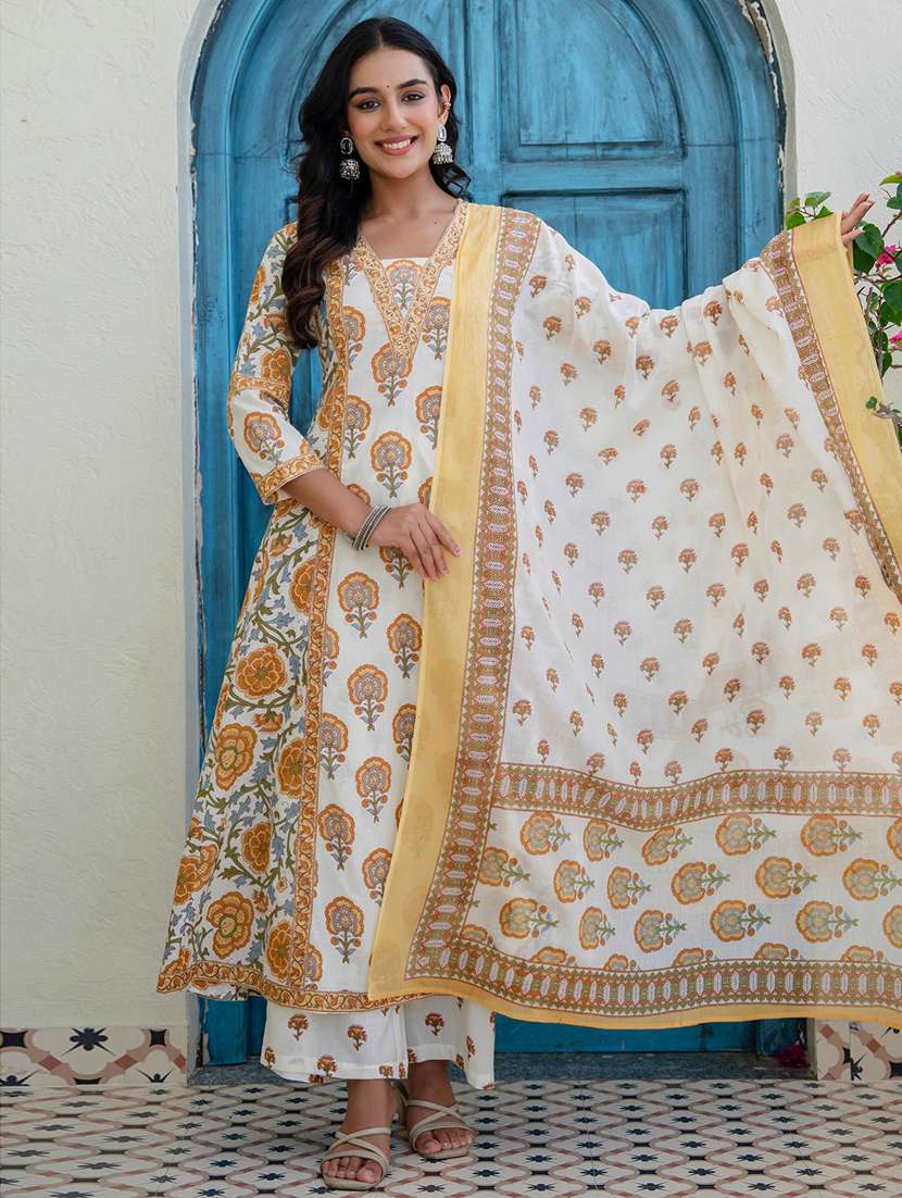 women printed three quarter sleeve kurta palazzo with dupatta set