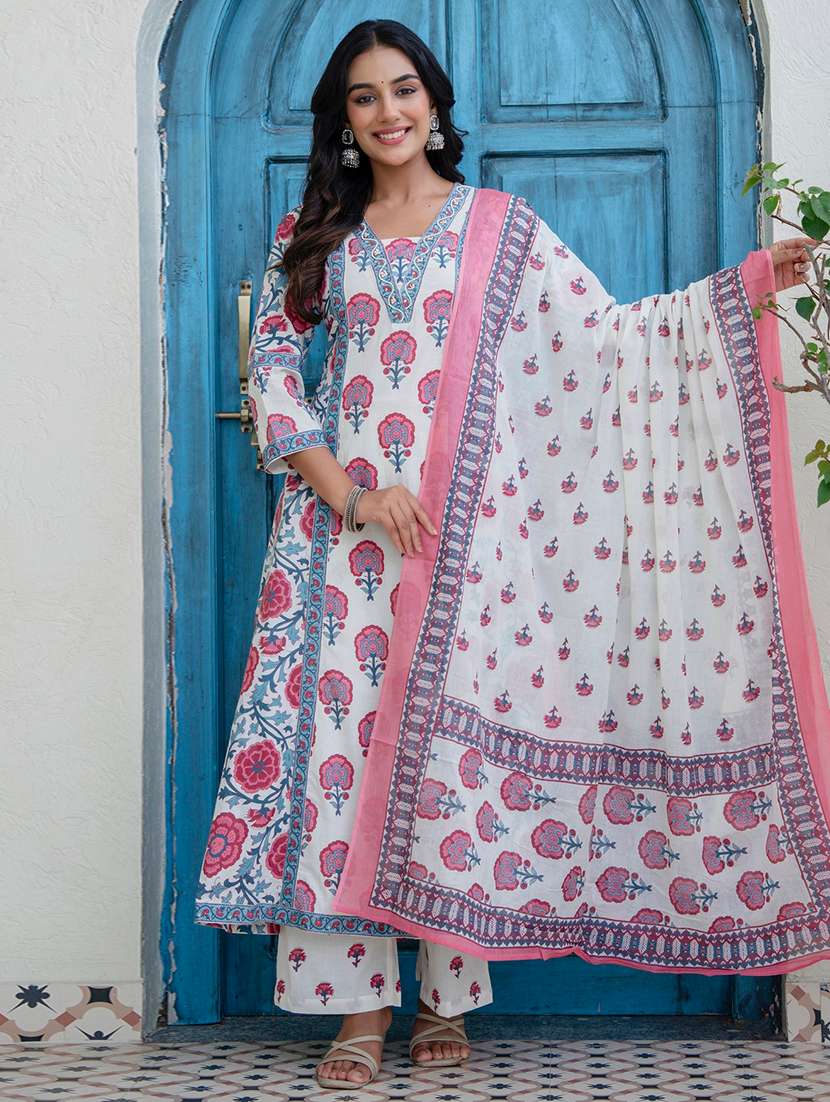 women printed three quarter sleeve kurta palazzo with dupatta set