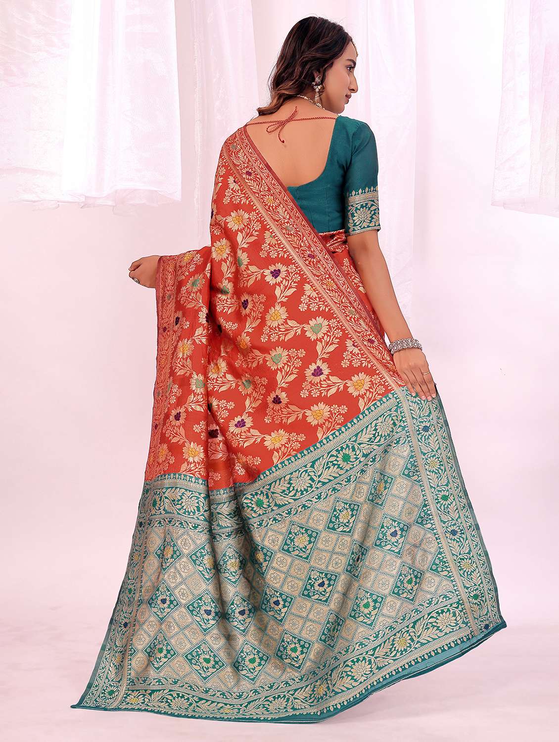 Women Self Design Banarasi Saree With Blouse - 22701779 -  Standard Image - 3