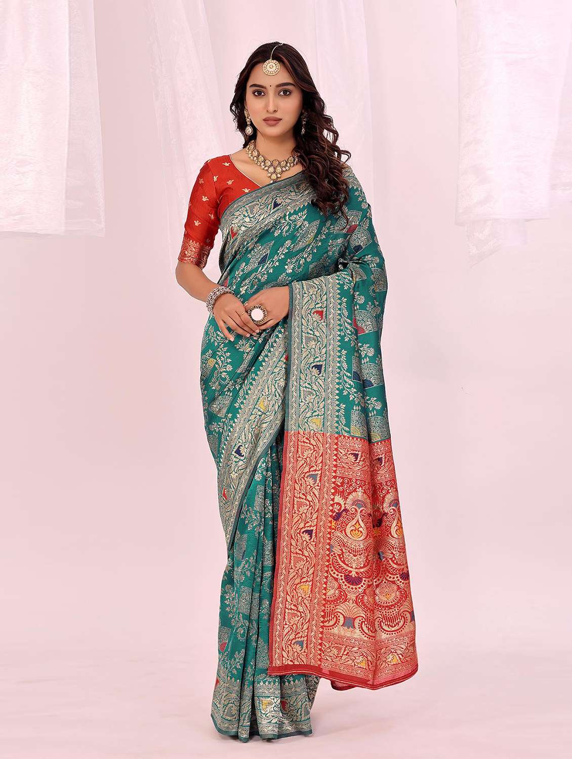women self design banarasi saree with blouse