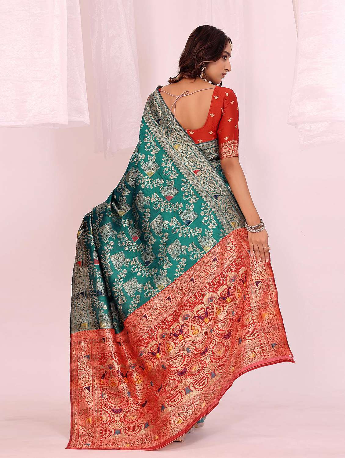 Women Self Design Banarasi Saree With Blouse - 22701789 -  Standard Image - 3