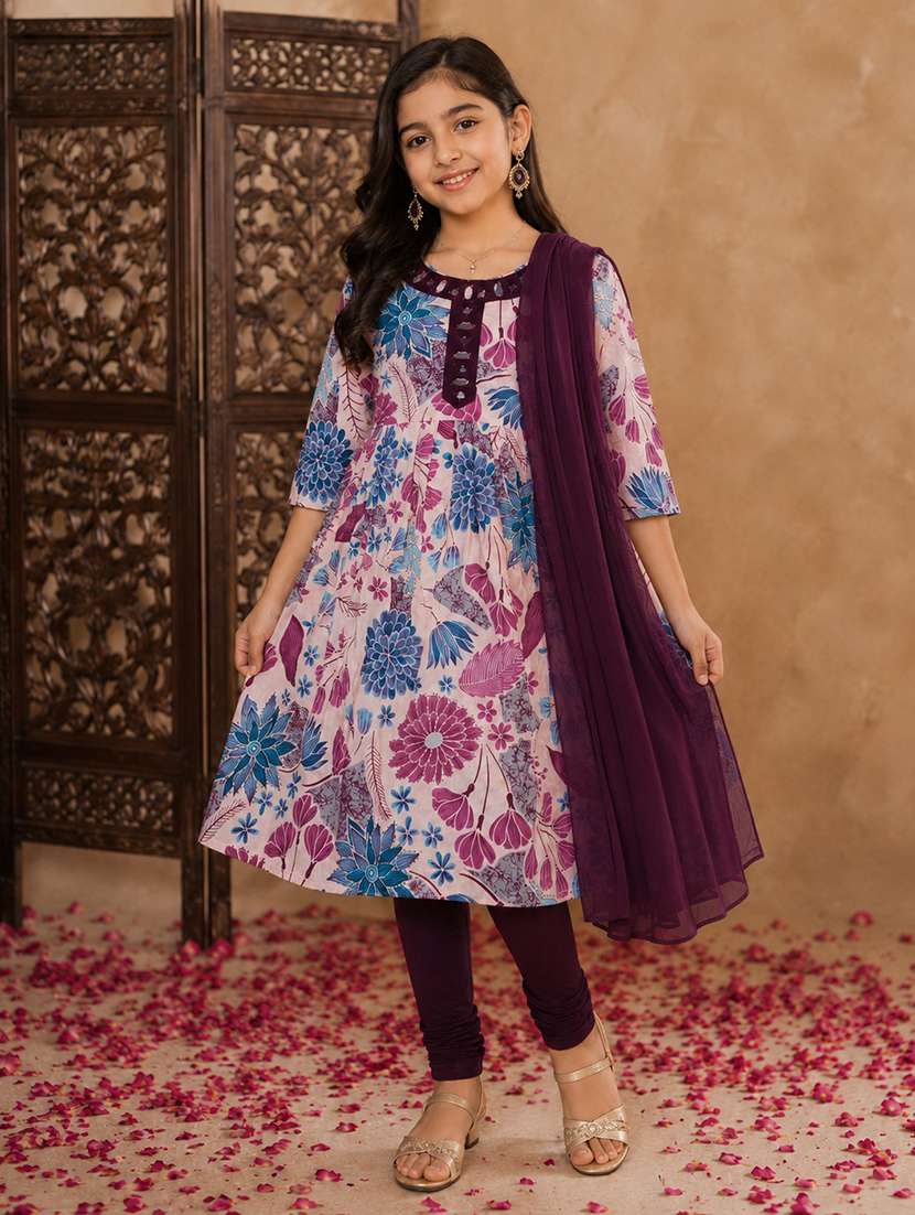 girls printed three quarter sleeves kurta leggings set