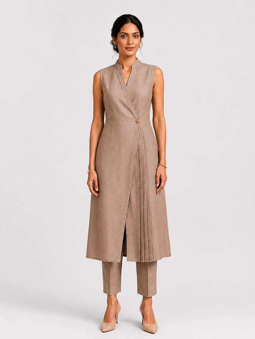 women solid sleeveless ethnic co-ord set