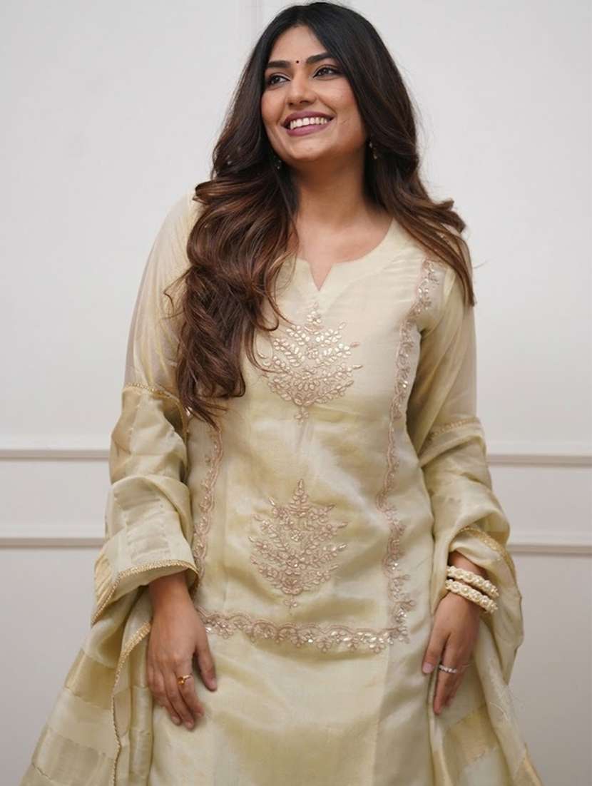 Women Embroidered Three Quarter Sleeves Kurta Sharara Set With Dupatta - 22702794 -  Standard Image - 5