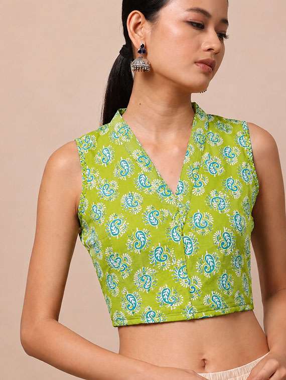 women printed sleeveless regular blouse