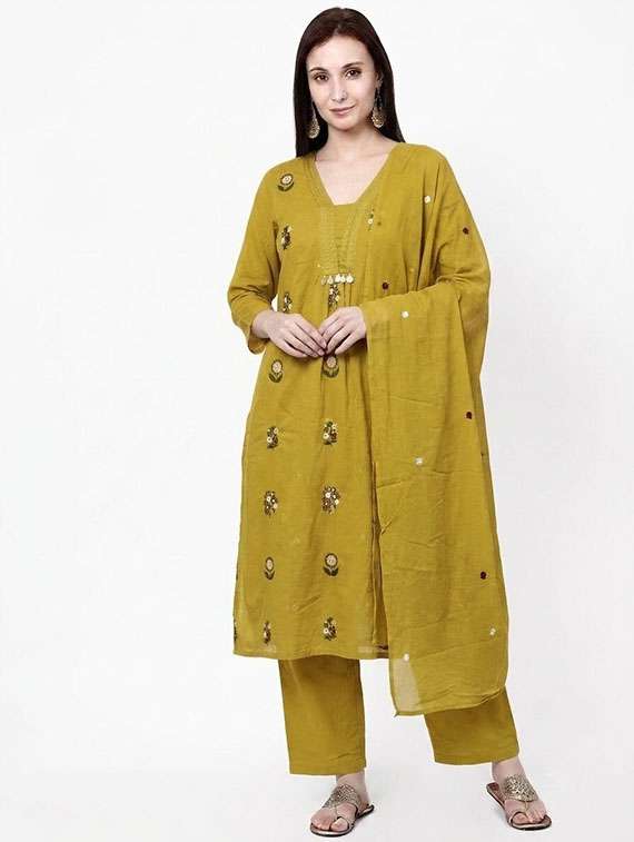 women embroidered three quarter sleeves kurta pant set with dupatta