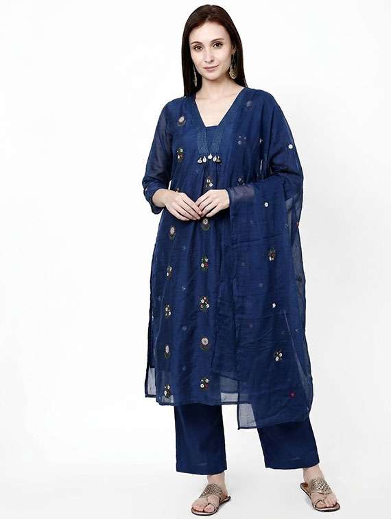 women embroidered three quarter sleeves kurta pant set with dupatta