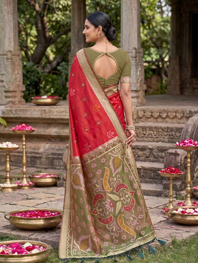Women Self Design Pochampalli Saree With Blouse - 22703471 -  Standard Image - 3