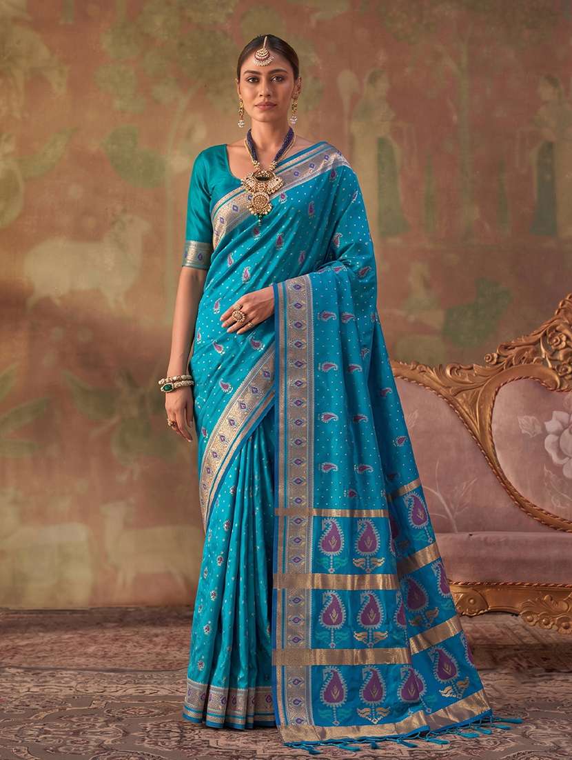 women self design bordered saree with blouse