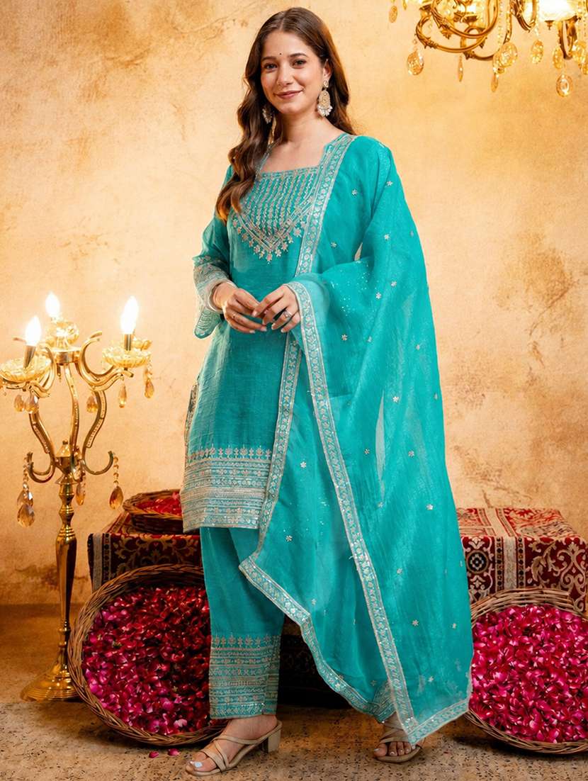 Women Embroidered Three Quarter Sleeves Kurta Farshi Salwar Set With Dupatta - 22703590 -  Standard Image - 3