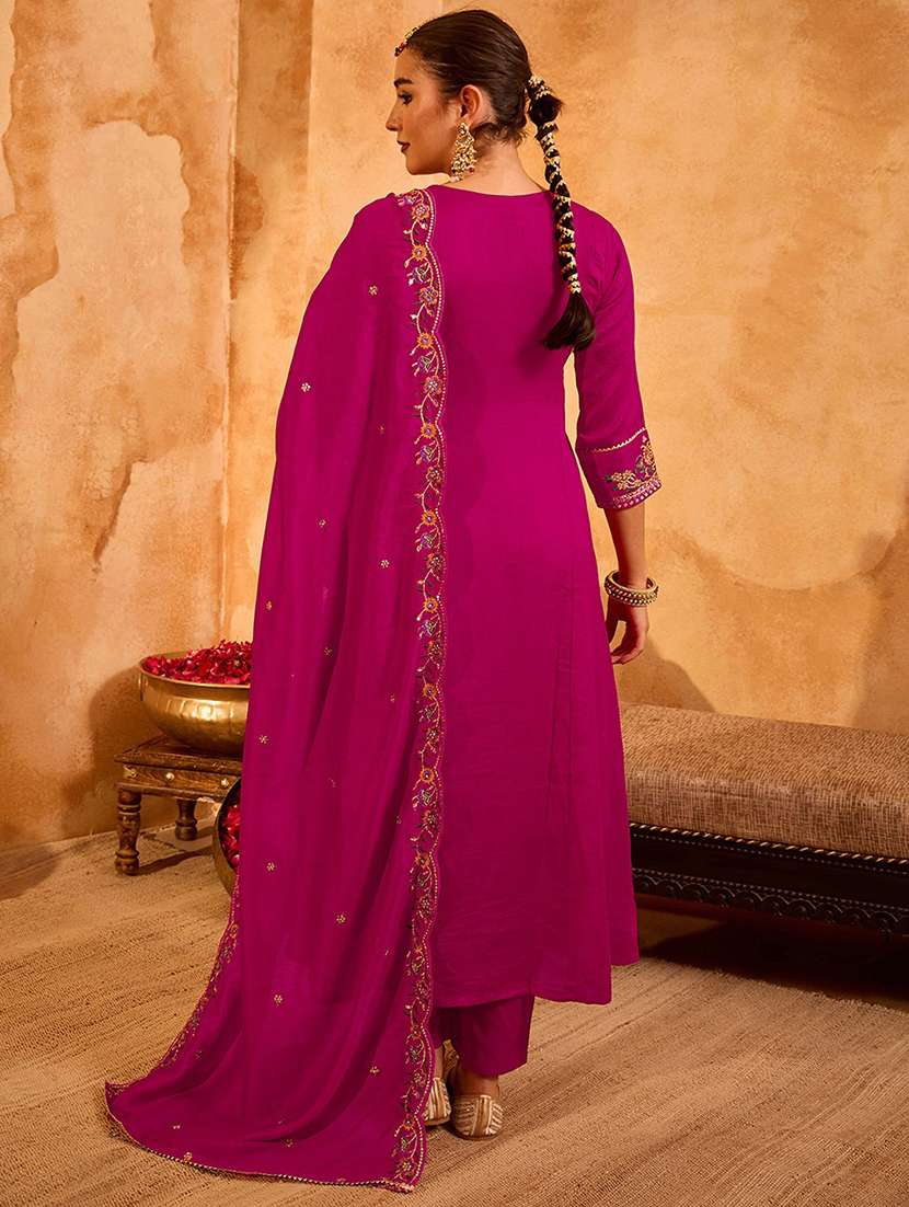 Women Embroidered Three Quarter Sleeves Kurta Pant Set With Dupatta - 22703596 -  Standard Image - 3