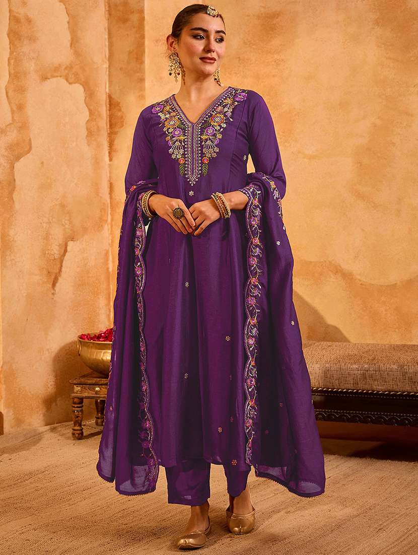 women embroidered three quarter sleeves kurta pant set with dupatta