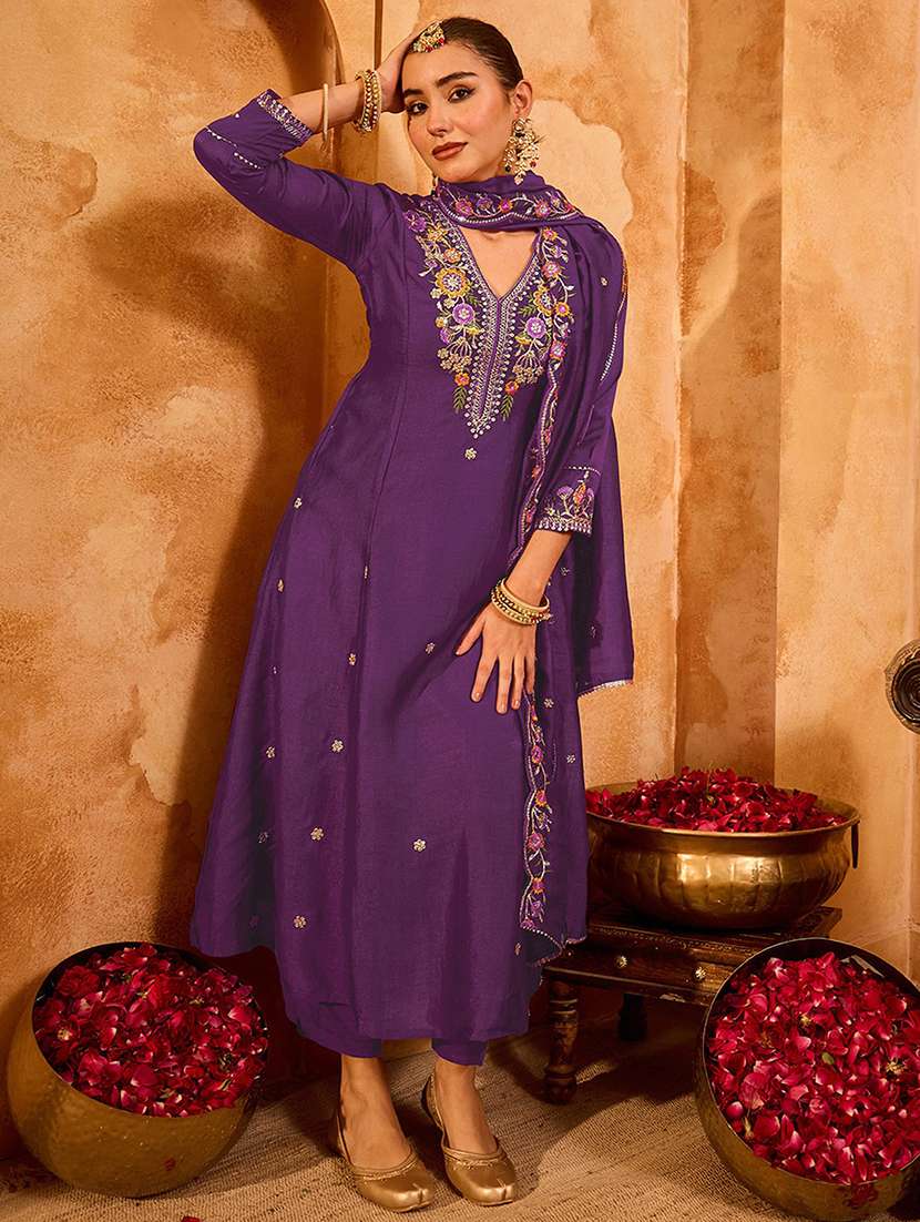 Women Embroidered Three Quarter Sleeves Kurta Pant Set With Dupatta - 22703597 -  Standard Image - 3