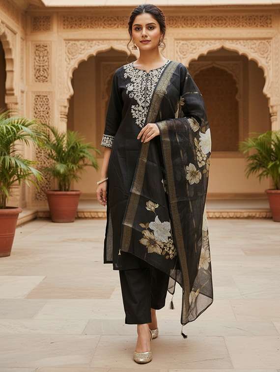women embroidered three quarter sleeves kurta pant set with dupatta