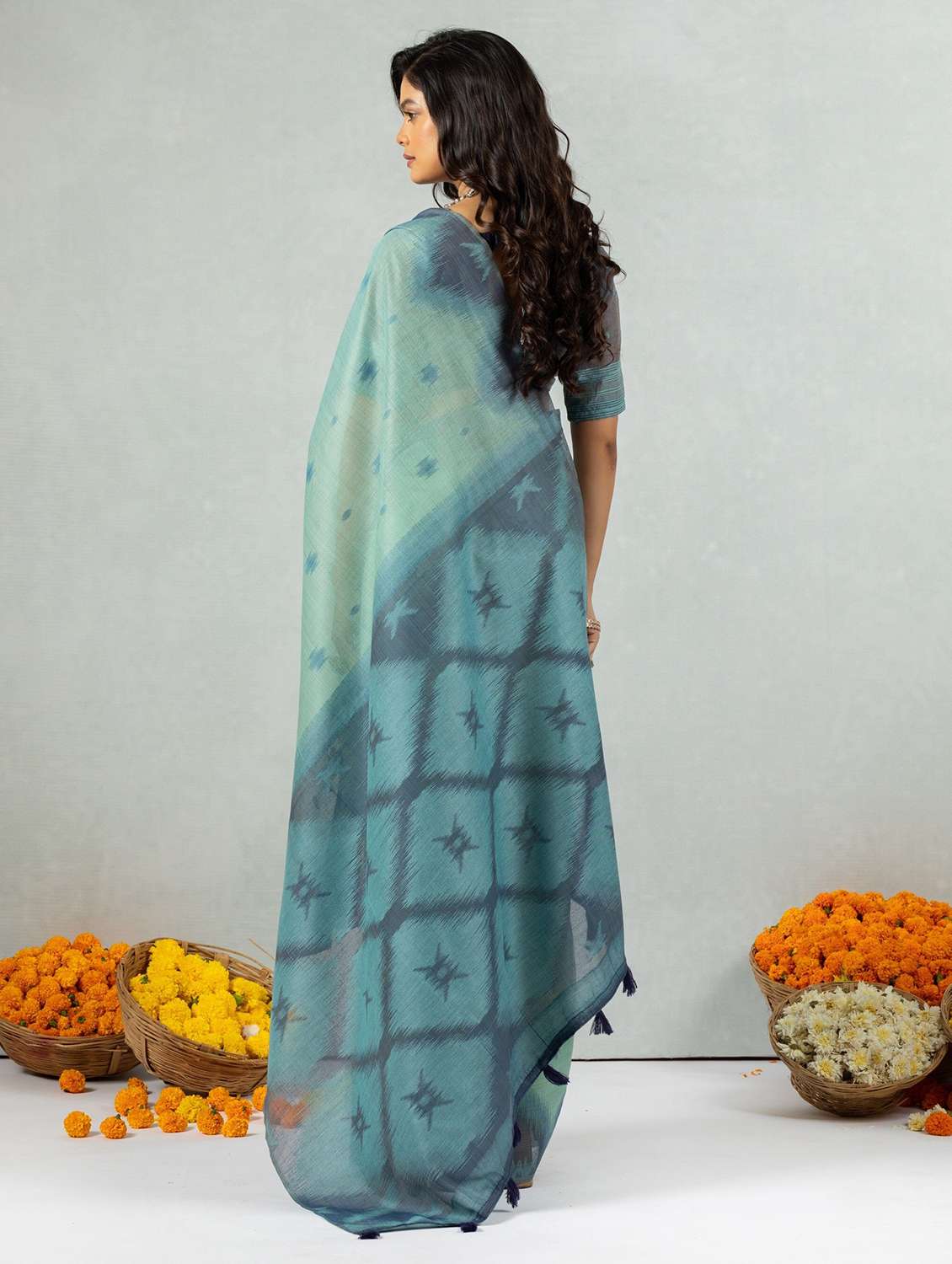 Women Self Design Handloom Saree With Blouse - 22704270 -  Standard Image - 3