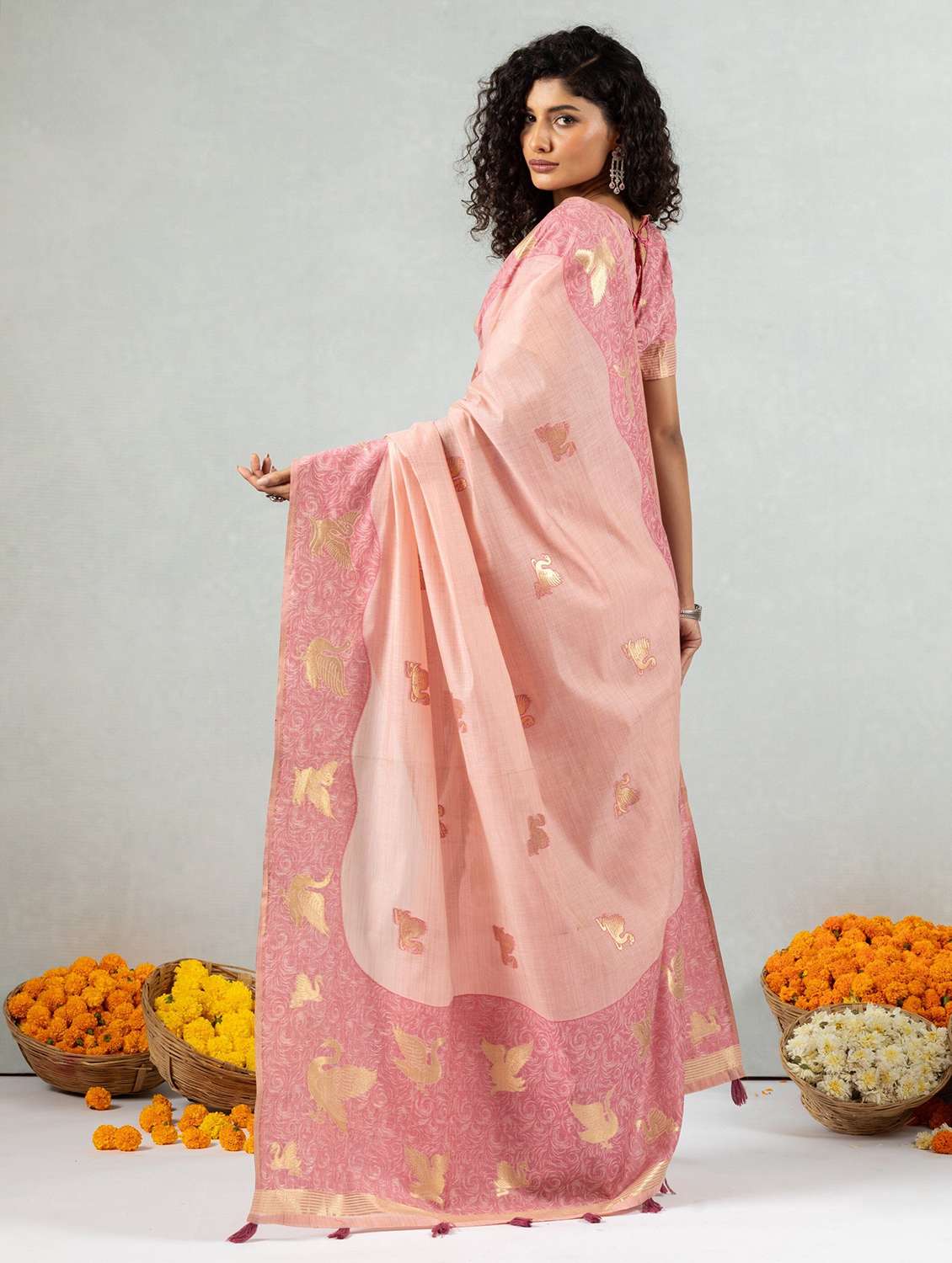 Women Self Design Handloom Saree With Blouse - 22704272 -  Standard Image - 3
