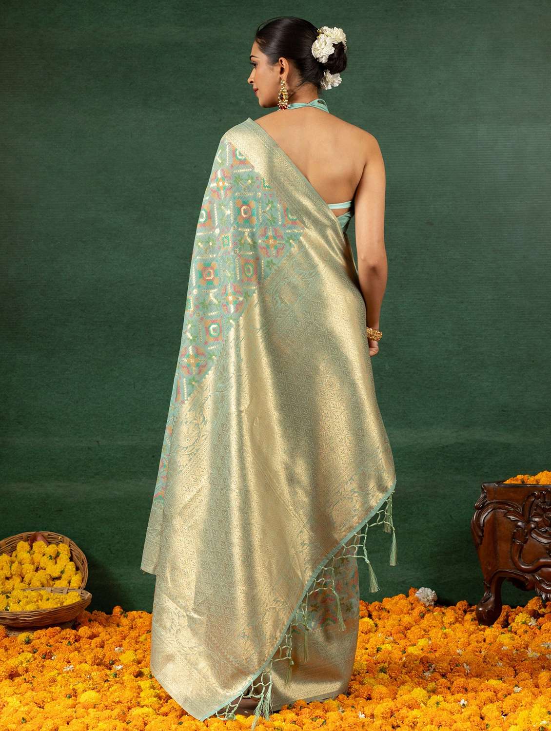 Women Self Design Handloom Saree With Blouse - 22704273 -  Standard Image - 3
