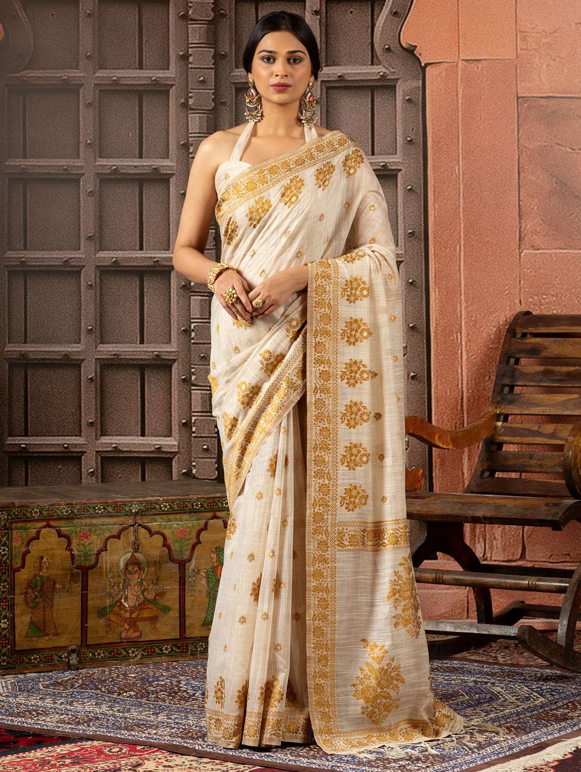 women self design handloom saree with blouse