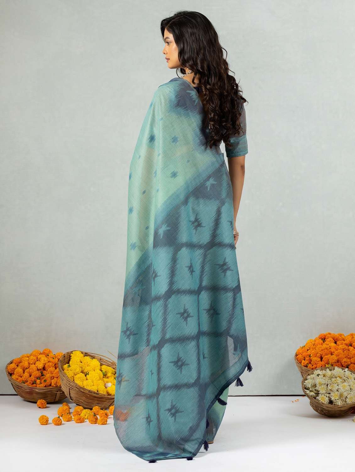 Women Self Design Handloom Saree With Blouse - 22704315 -  Standard Image - 3