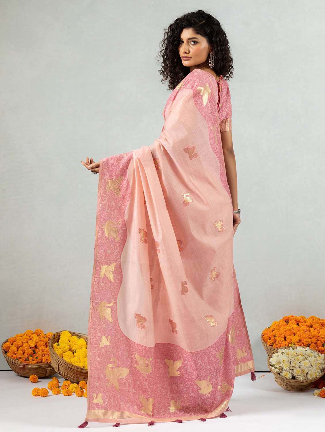 Women Self Design Handloom Saree With Blouse - 22704319 -  Standard Image - 3