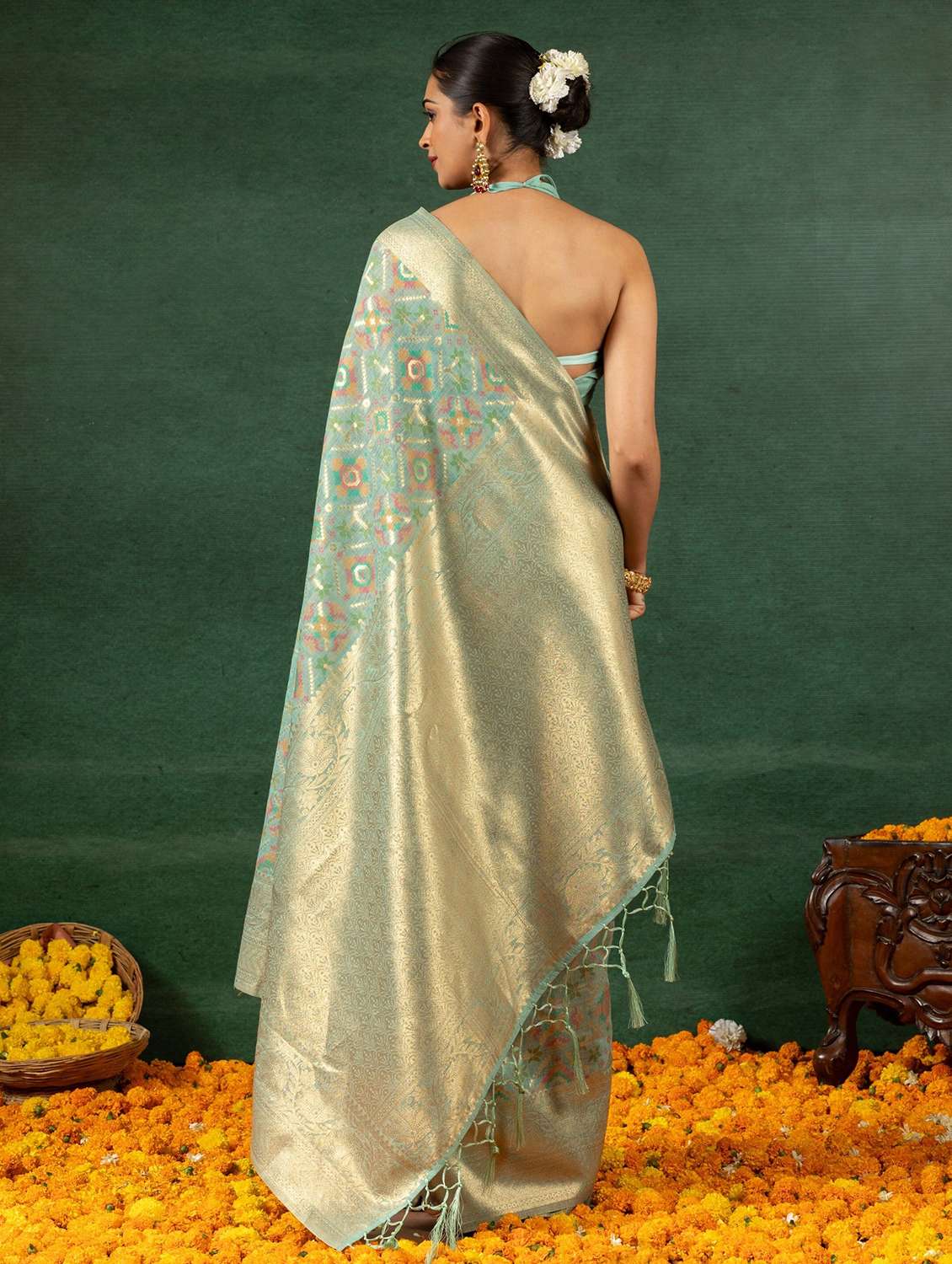 Women Self Design Handloom Saree With Blouse - 22704320 -  Standard Image - 3