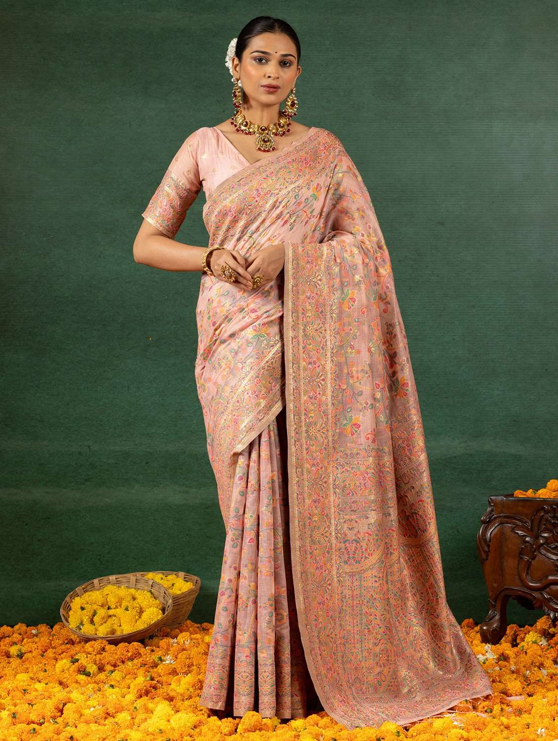 women self design handloom saree with blouse