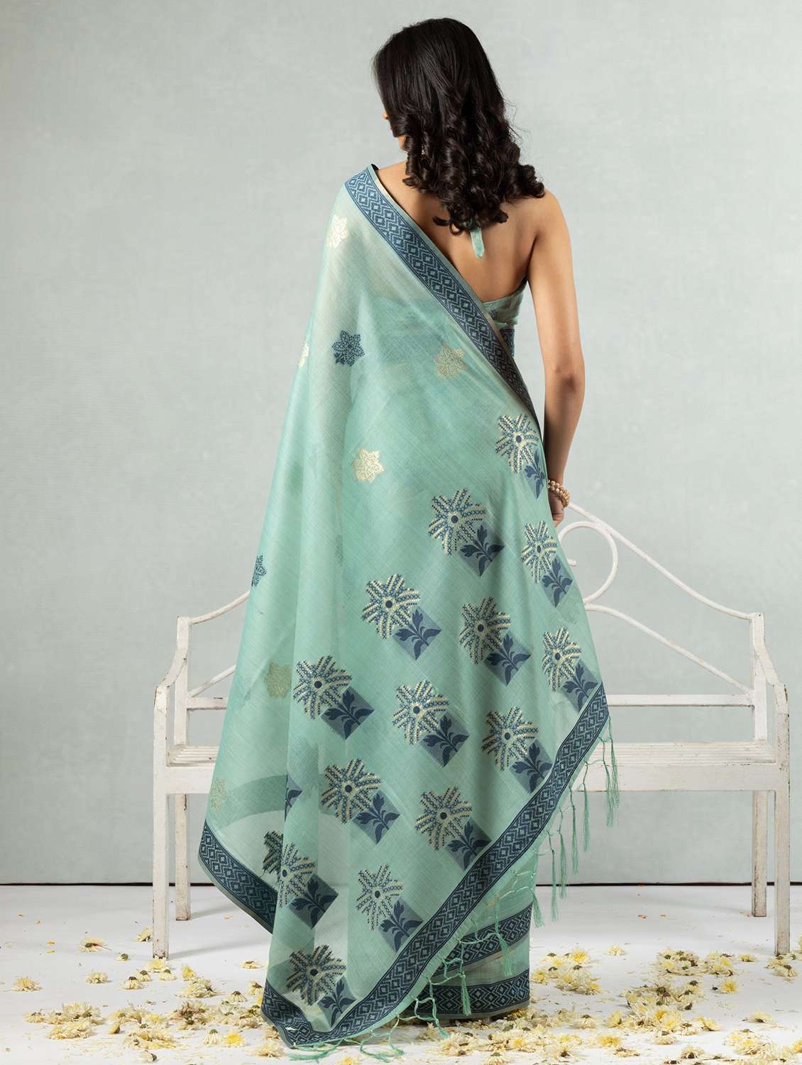 Women Self Design Handloom Saree With Blouse - 22704325 -  Standard Image - 3