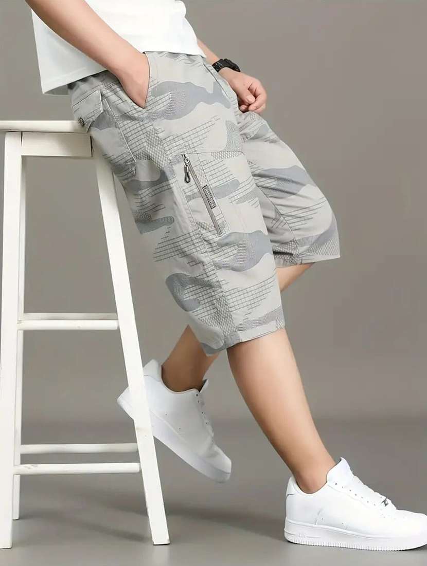 men printed mid rise regular fit three fourth shorts