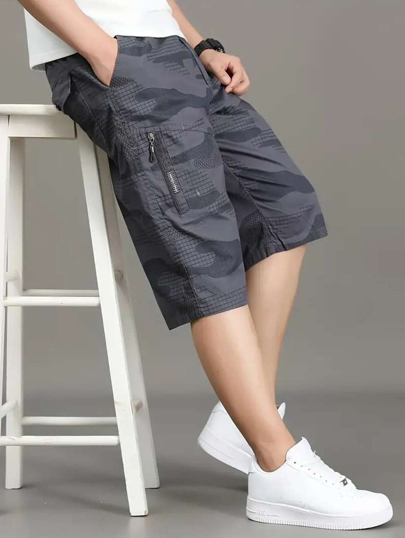 men printed mid rise regular fit three fourth shorts