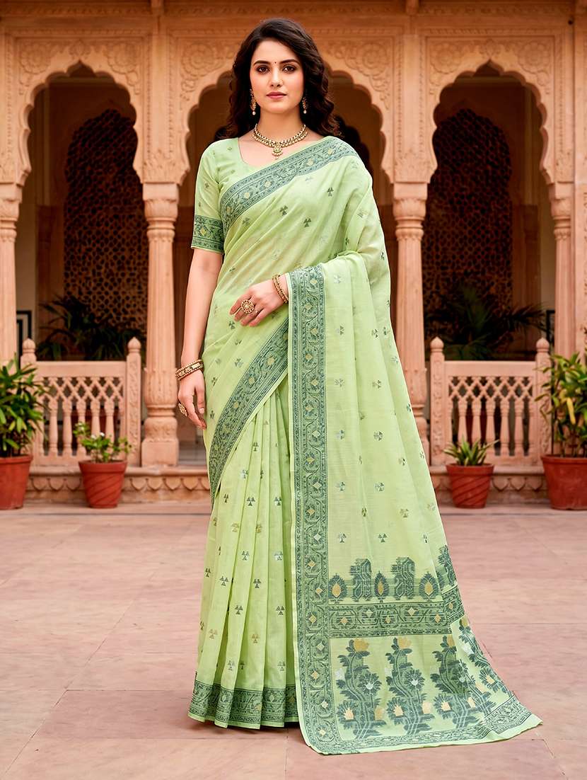 women self design bordered saree with blouse