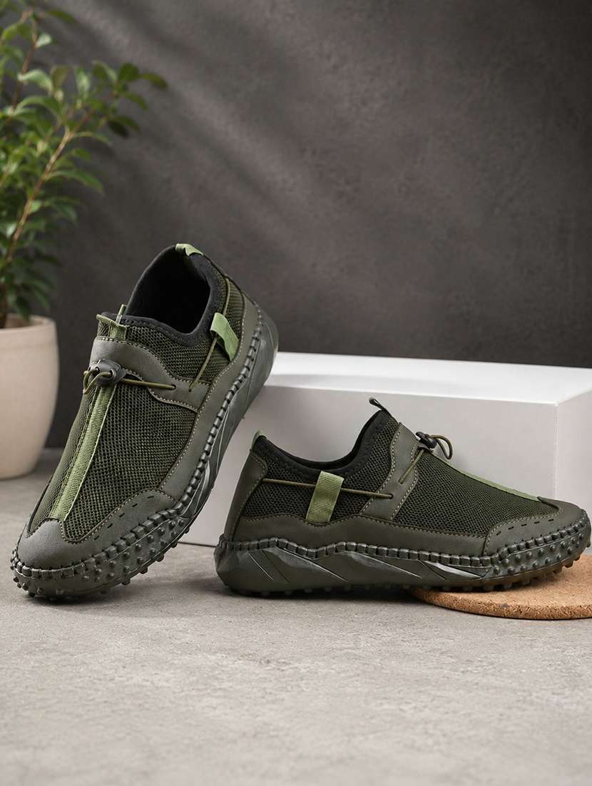 men textured slip on casual shoes