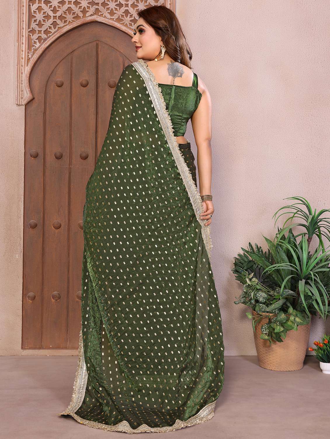Women Self Design Bordered Saree With Blouse - 22707339 -  Standard Image - 3