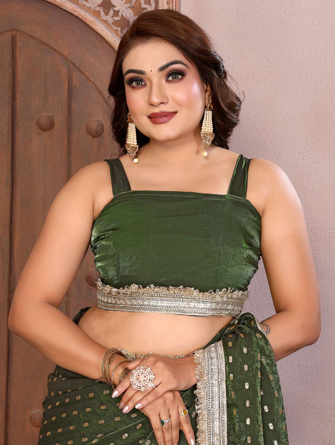 Women Self Design Bordered Saree With Blouse - 22707339 -  Standard Image - 5