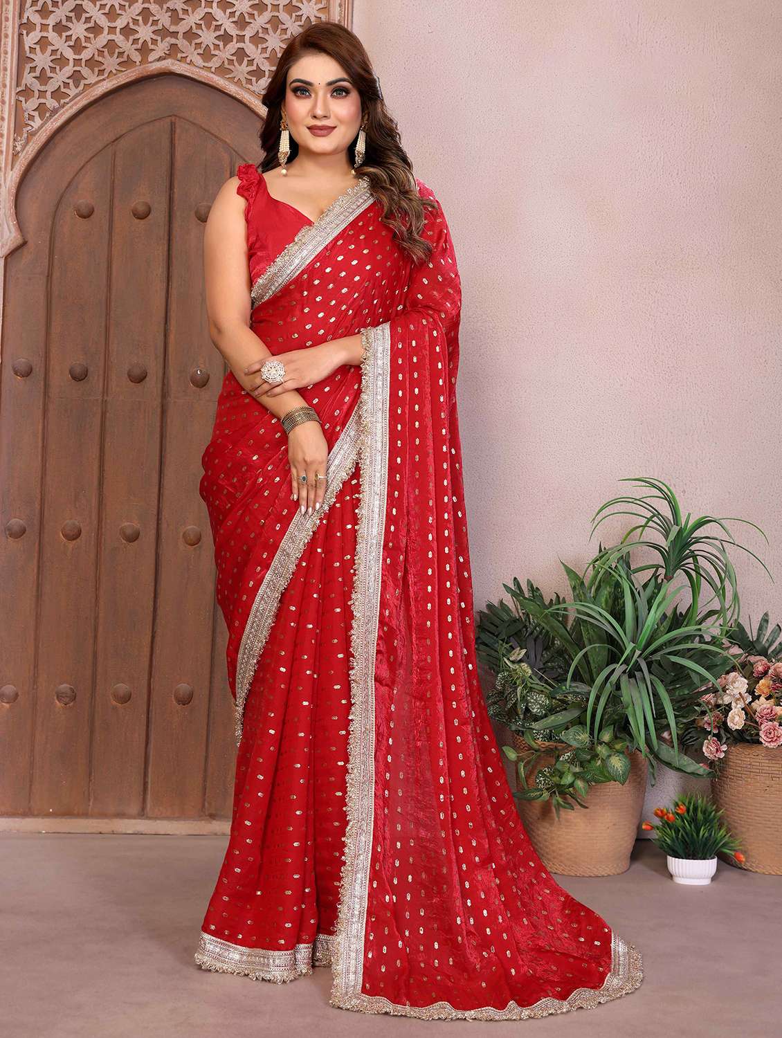 women self design bordered saree with blouse