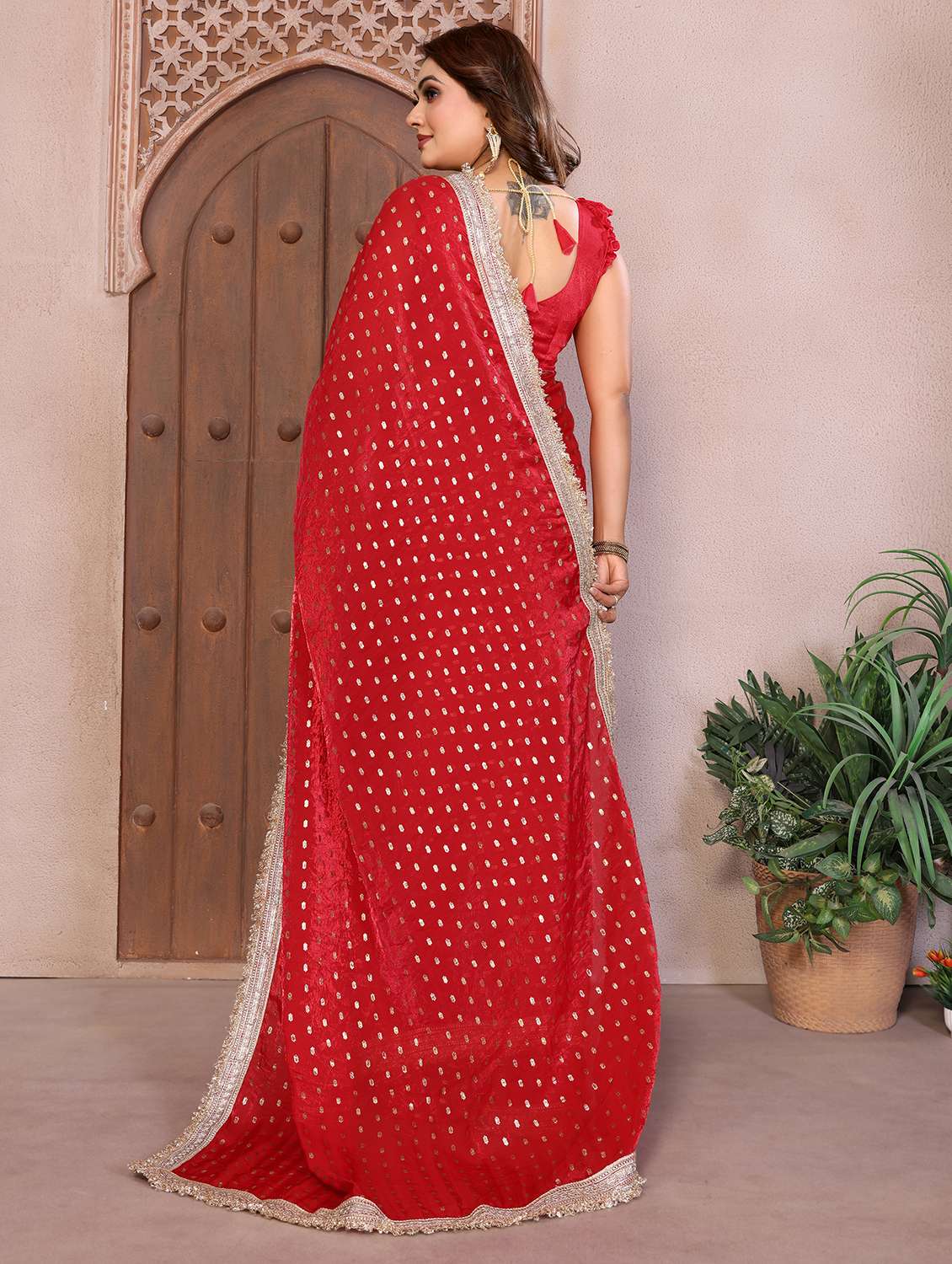 Women Self Design Bordered Saree With Blouse - 22707343 -  Standard Image - 3