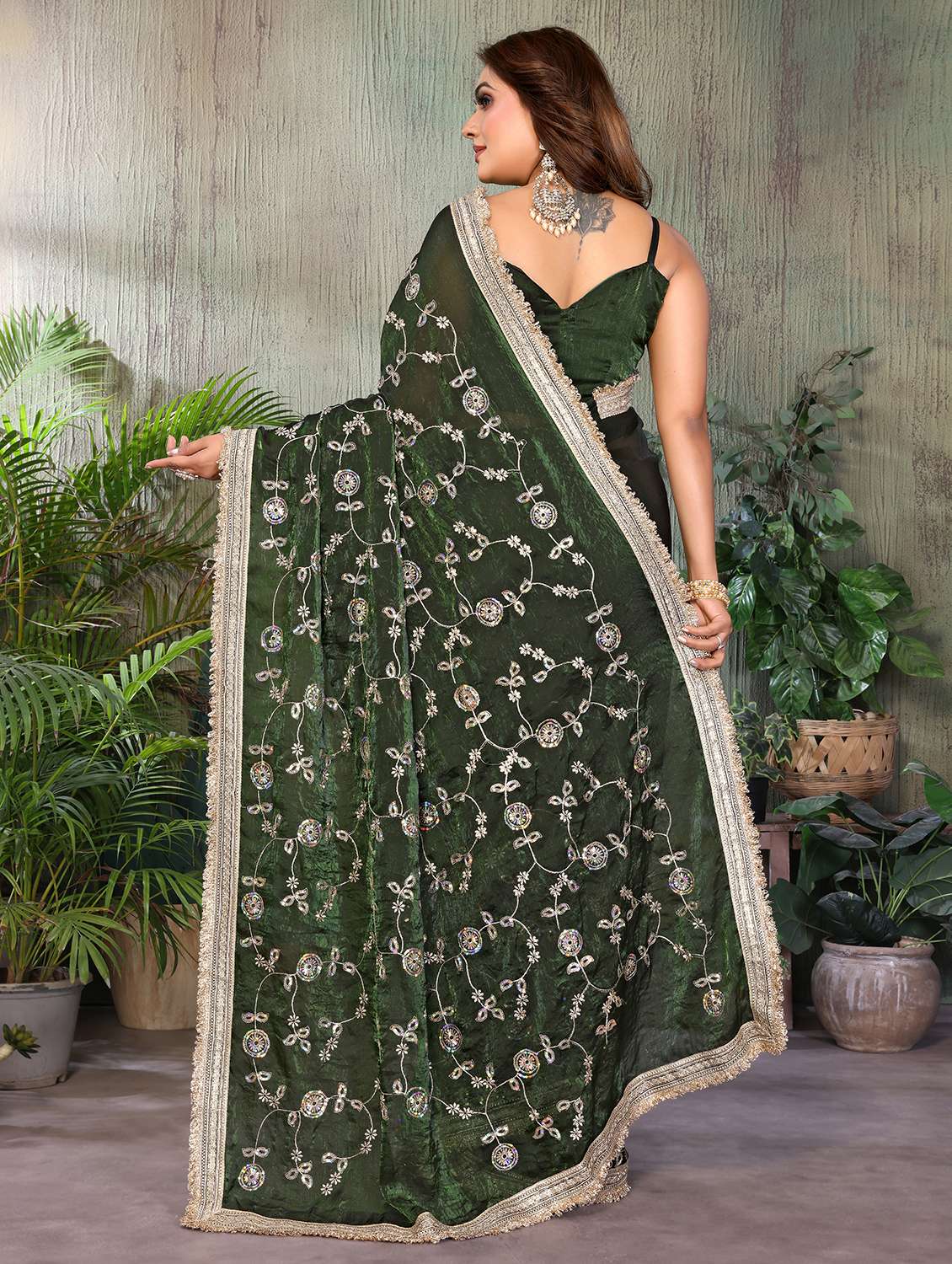 Women Solid With Work Embroidered Saree With Blouse - 22707345 -  Standard Image - 3