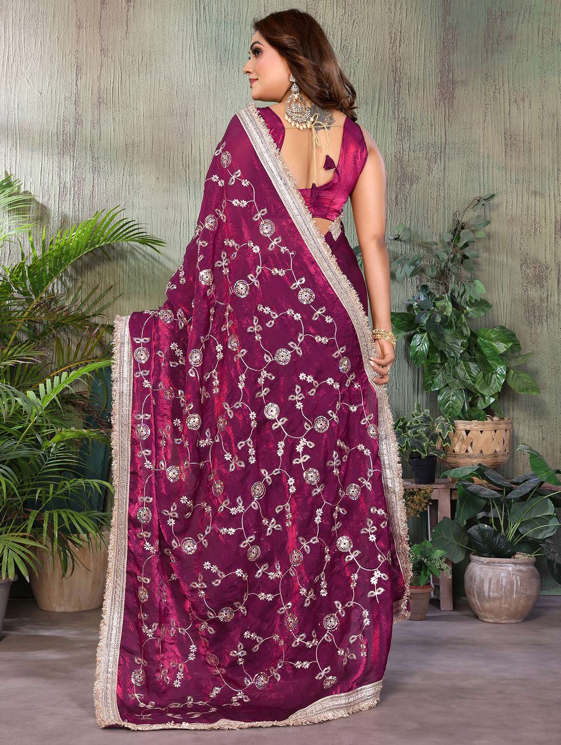 Women Solid With Work Embroidered Saree With Blouse - 22707347 -  Standard Image - 3