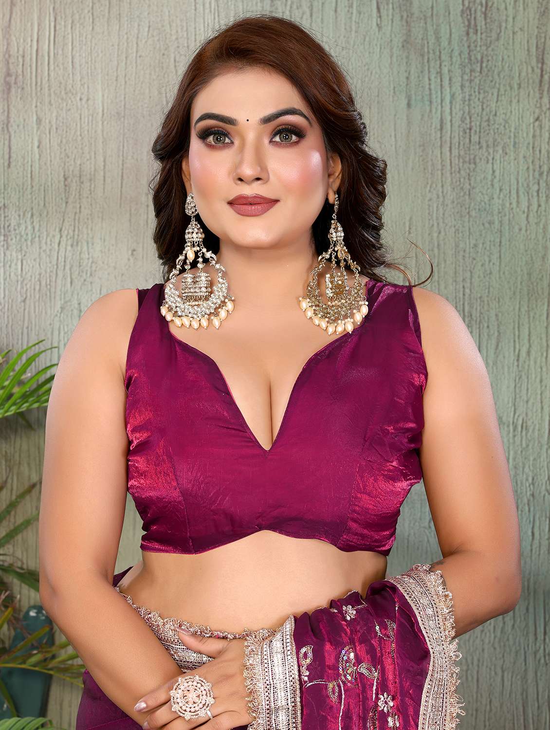 Women Solid With Work Embroidered Saree With Blouse - 22707347 -  Standard Image - 5