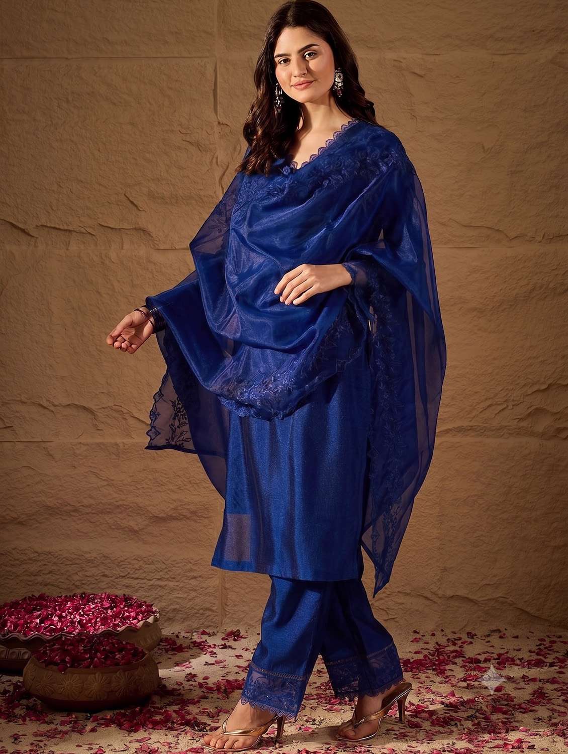 Women Solid Three Quarter Sleeves Kurta Pant Set With Dupatta - 22707368 -  Standard Image - 3