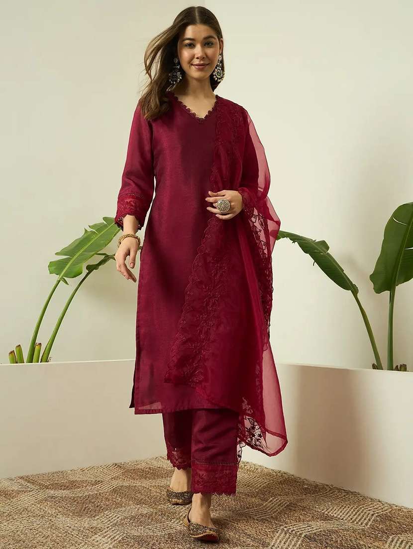 women solid three quarter sleeves kurta pant set with dupatta