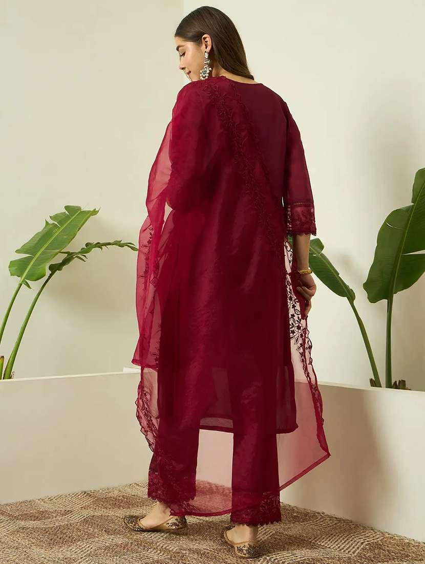 Women Solid Three Quarter Sleeves Kurta Pant Set With Dupatta - 22707369 -  Standard Image - 3