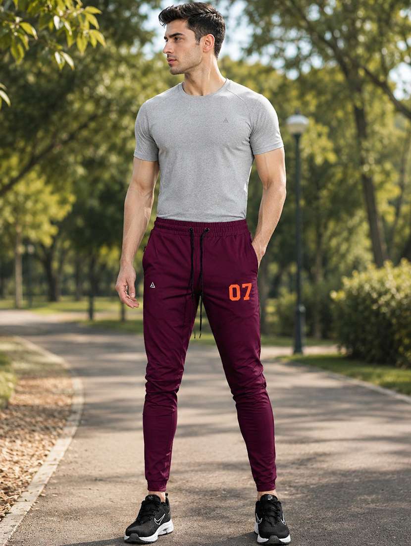 men printed mid rise full length track pant