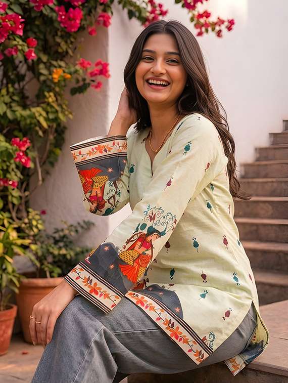 Women Printed Three Quarter Sleeves Straight Kurti - 22719502 -  Standard Image - 5