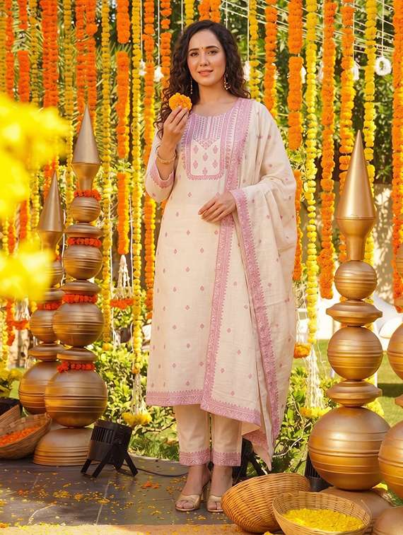 women self design three quarter sleeves kurta pant set with dupatta