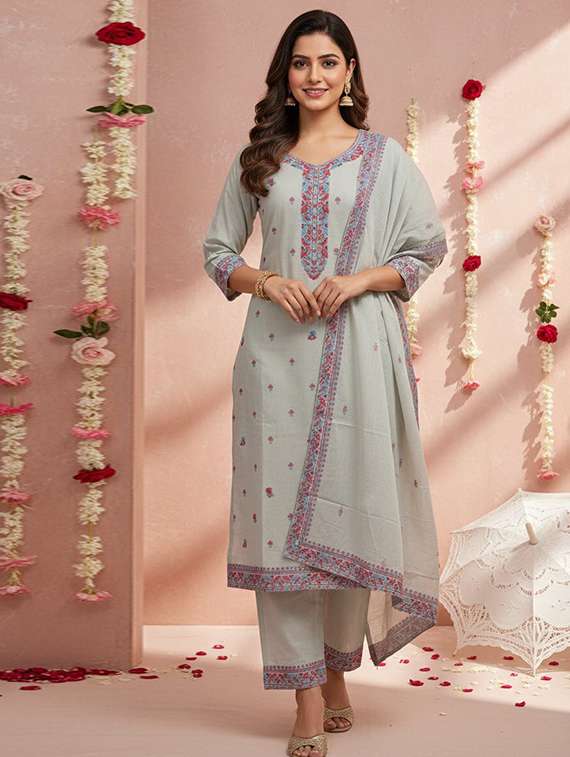 women self design three quarter sleeves kurta pant set with dupatta