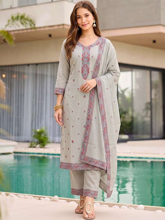 women self design three quarter sleeves kurta pant set with dupatta