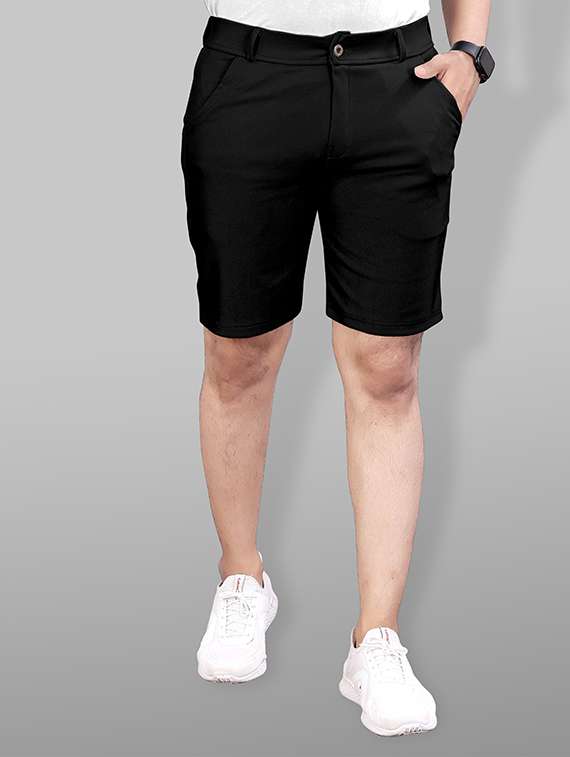 men solid mid rise regular fit shorts