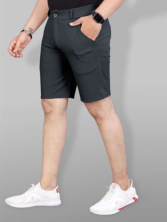 men solid mid rise regular fit shorts