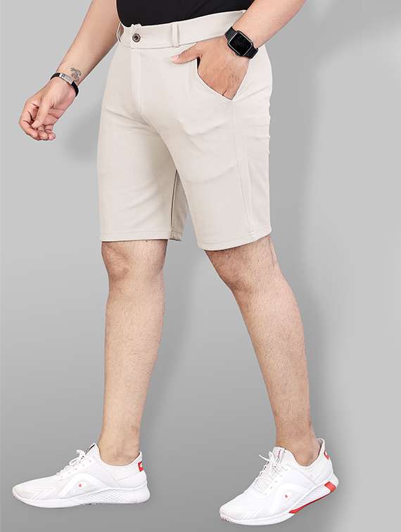 men solid mid rise regular fit shorts